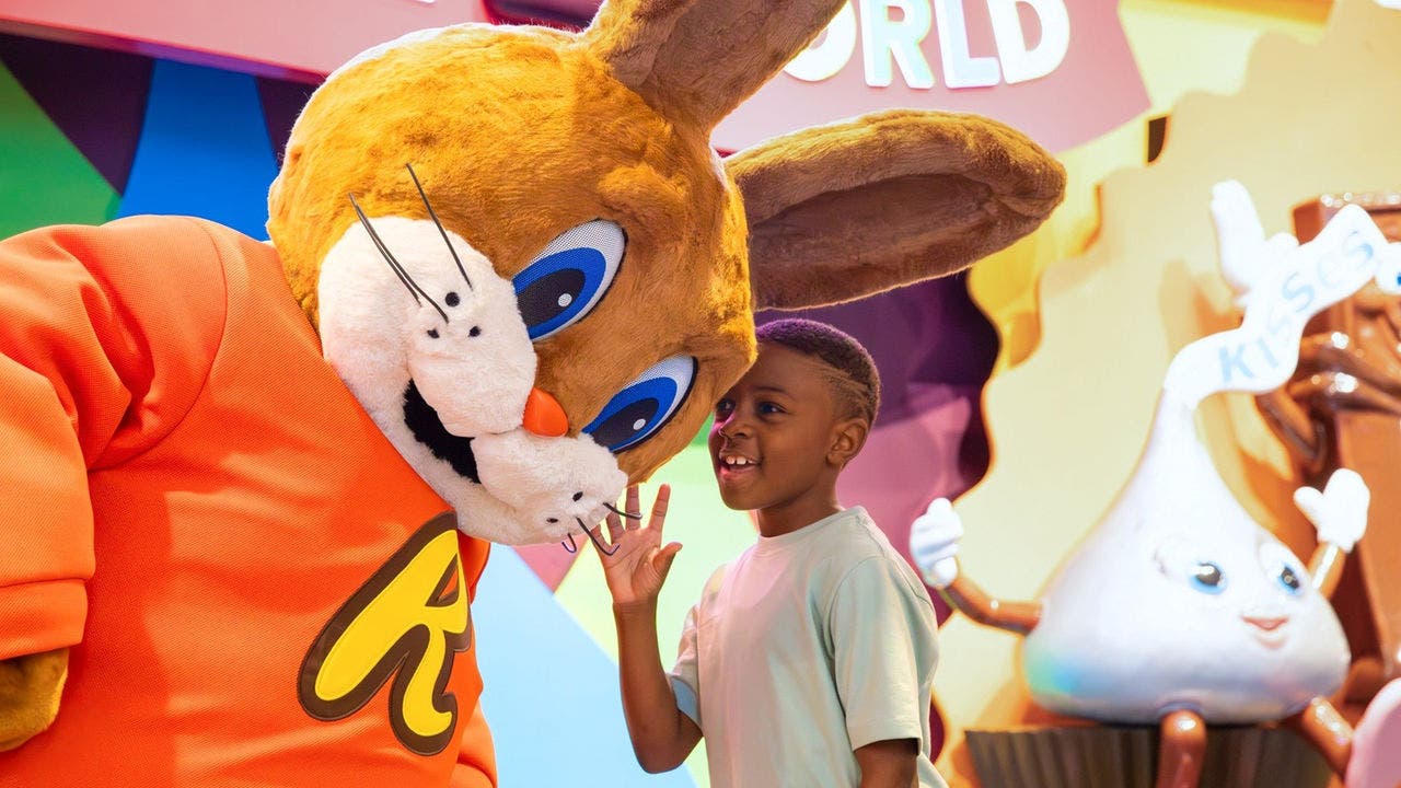 REESTER BUNNY with child