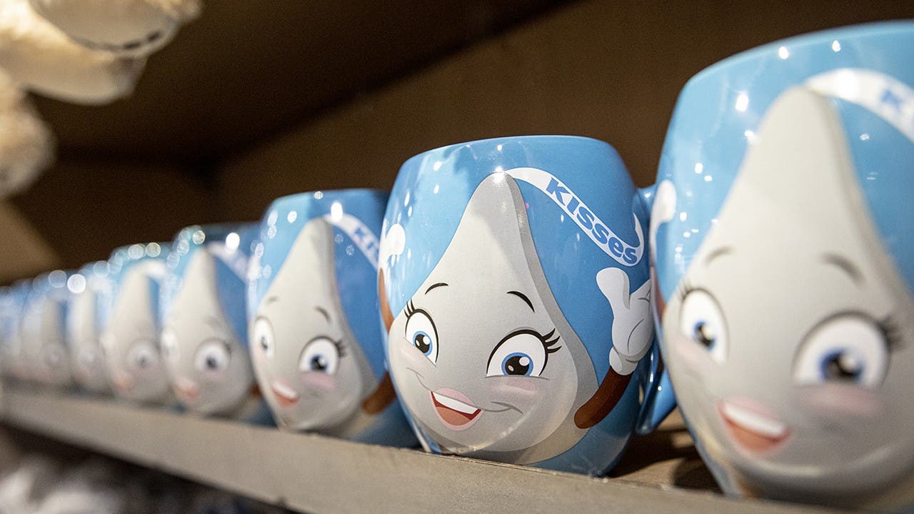 HERSHEY'S KISSES Mugs