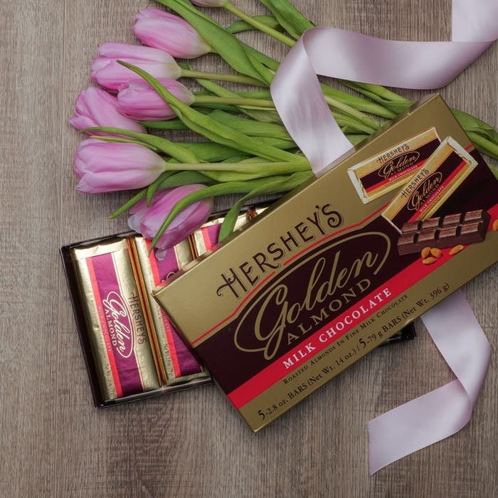 HERSHEY'S Golden Almond